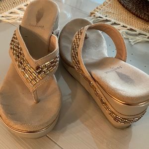 Volatile wedge in taupe